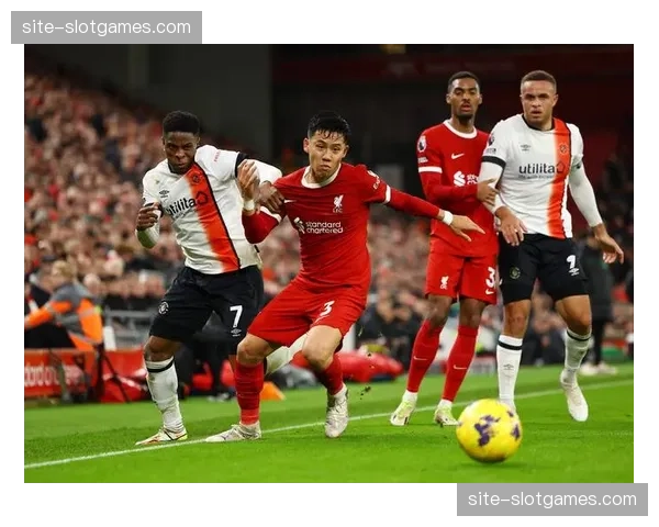 远藤航遭遇重伤长期缺阵 利物浦中场轮换面临考验